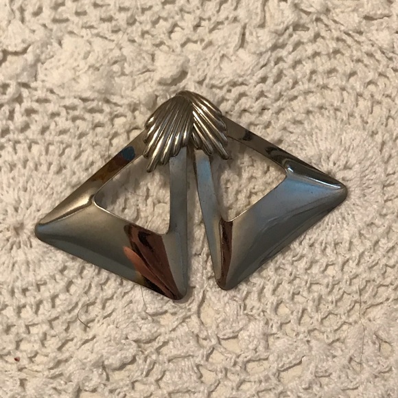 CLOSET CLOSING Art Deco Triangle Earrings - Picture 3 of 4